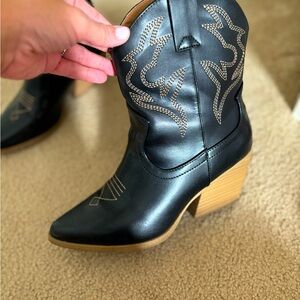 Black cowboy booties, Size 7, Cowgirl Boots, booties